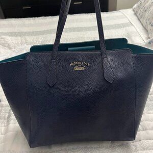 Gucci/ Tote/ leather Swing bag